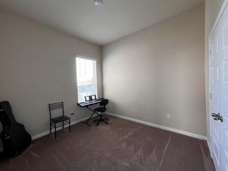Guest room 1 - 9186 Devils Riv