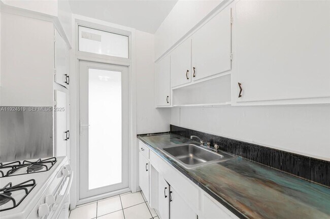 Building Photo - 1850 Meridian Ave