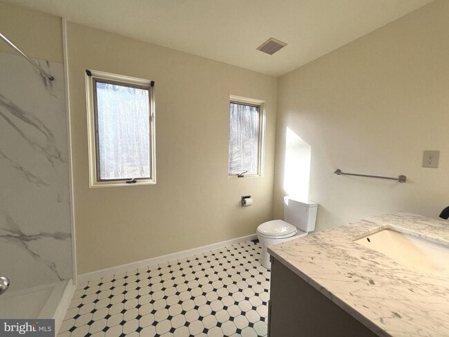 Building Photo - Beautiful 3bd 3bth contemporary A-framed home in the prestigious Eagle's Nest community.