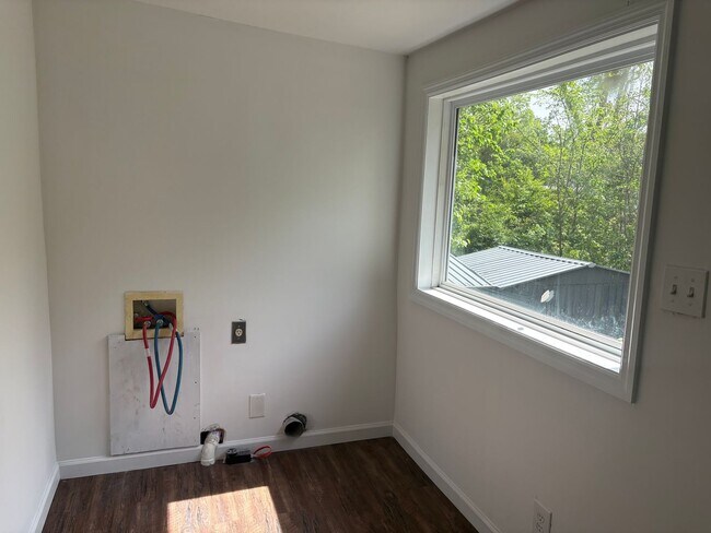 Building Photo - 1605 High St