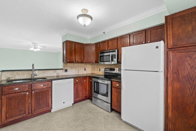 Building Photo - 111 Yacht Club Way