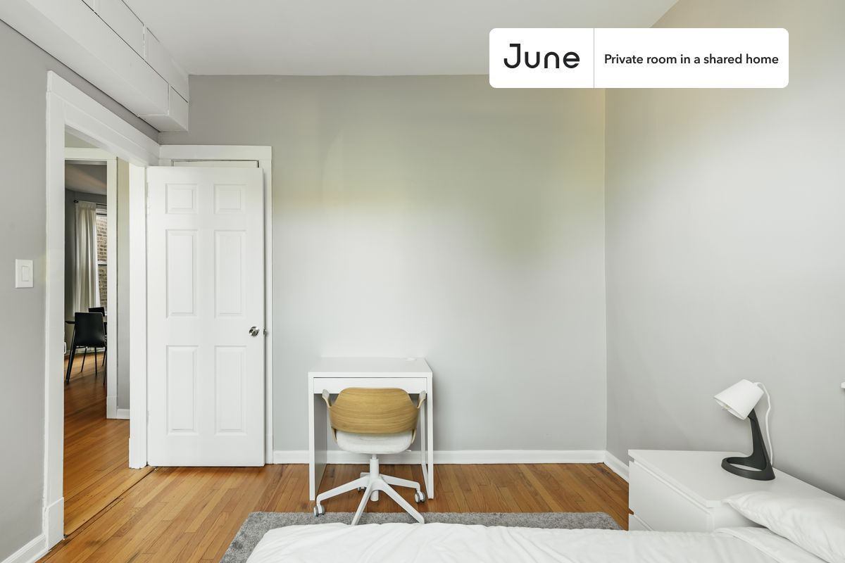 Building Photo - Room in Shared 3 bed/1 bath home