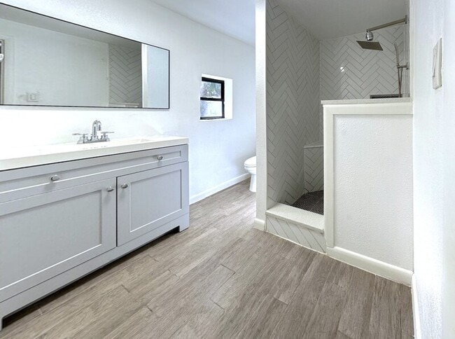 Building Photo - 2928 W Elrod Ave