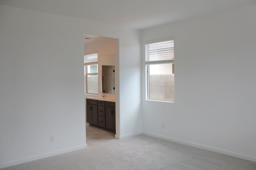 Building Photo - 12549 W Luxton Ln