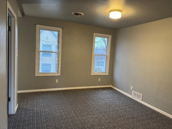 Building Photo - 348 S Rosewood Ave