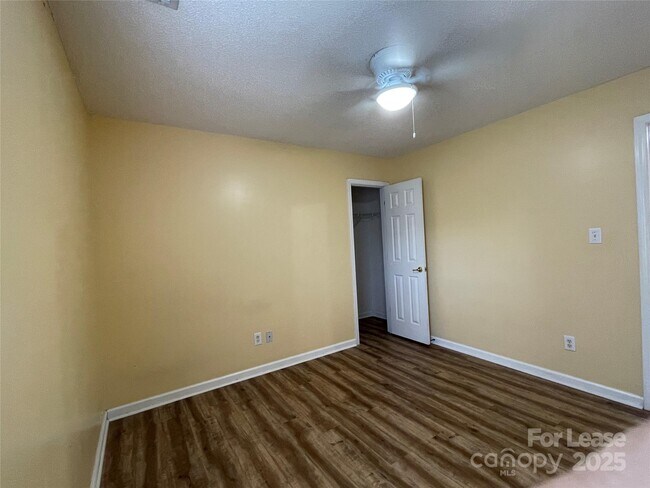 Building Photo - 5650 Berry Ridge Dr