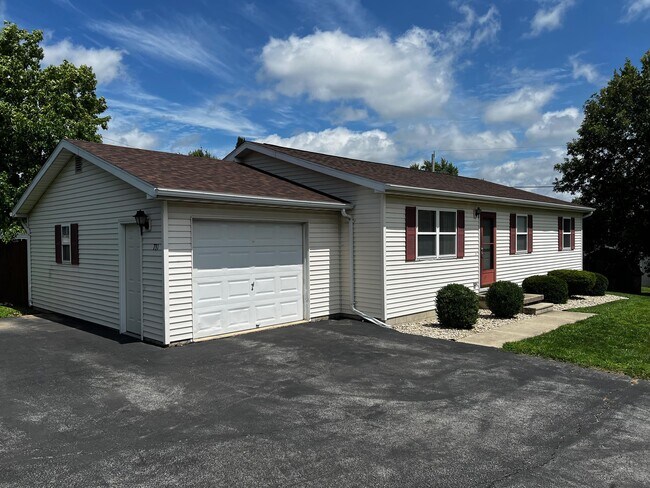 Primary Photo - 731 S Sandusky St