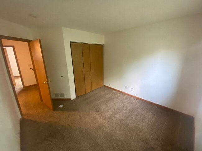 Building Photo - 3br/2.5ba townhome in Eden Prarie