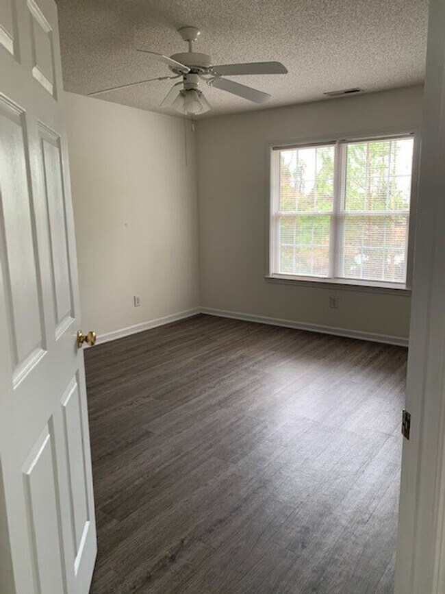 Building Photo - P201