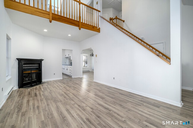 Building Photo - 905 Oronoke Rd