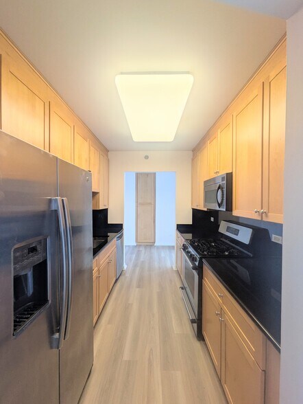 Building Photo - 33 W Ontario St