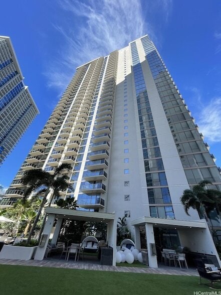 Building Photo - 1388 Kapiolani Blvd