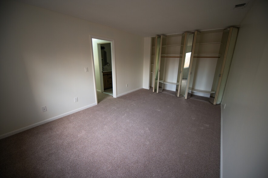 Building Photo - 3107 Pine Cone Ct