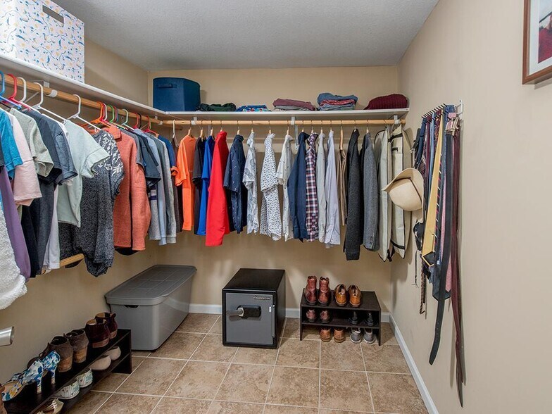 Building Photo - 3055 Utah Ave S