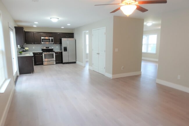 Building Photo - 1002 Whirlaway Cir