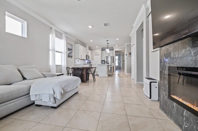 Building Photo - "Charming 3-Bedroom Retreat with Granite T...
