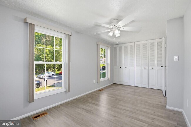 Building Photo - 7625 Sheffield Green Way