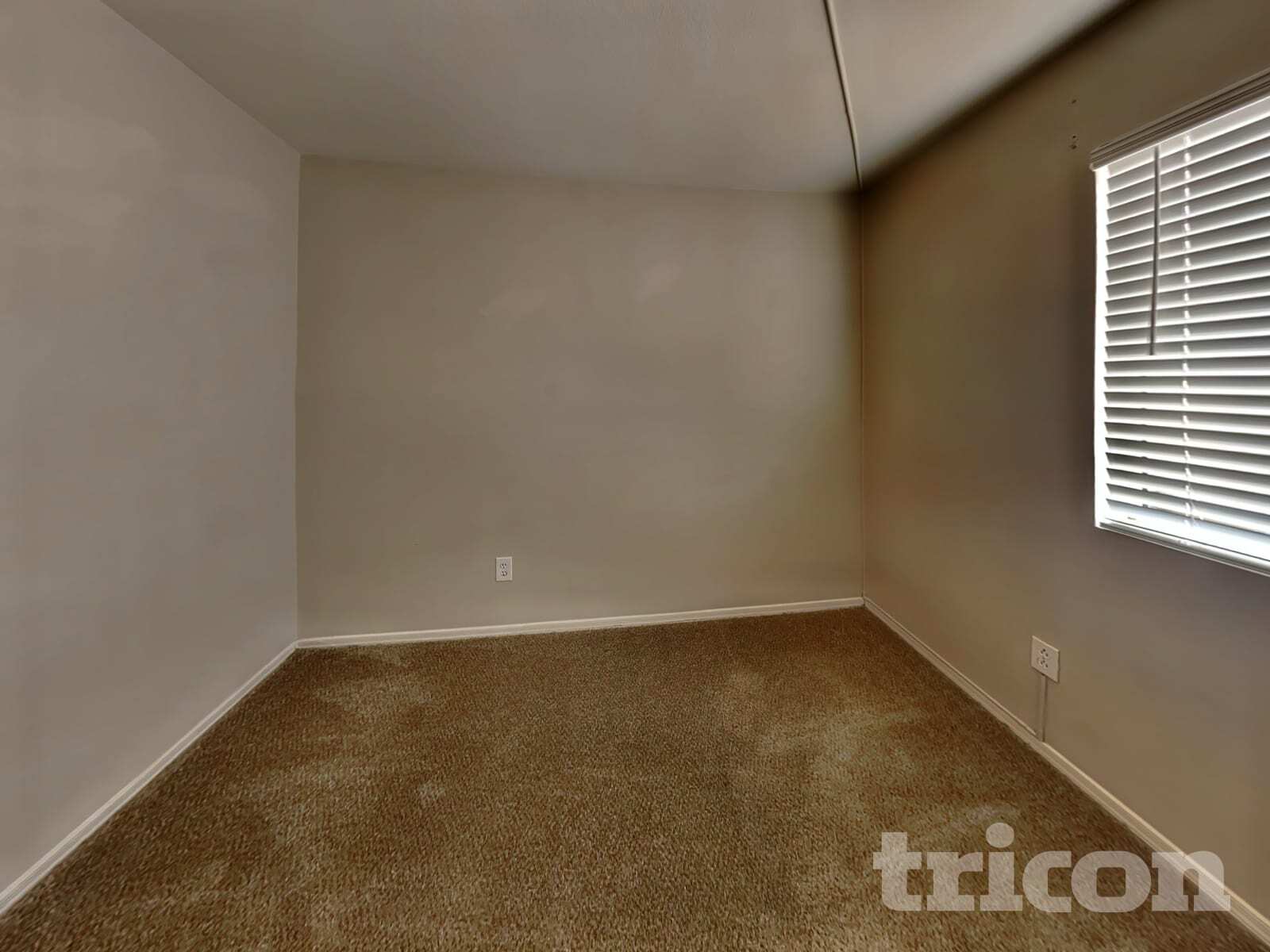 Building Photo - 5521 N 103rd Dr