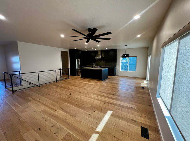 Building Photo - Modern 5 bedroom home for rent in Spanish ...