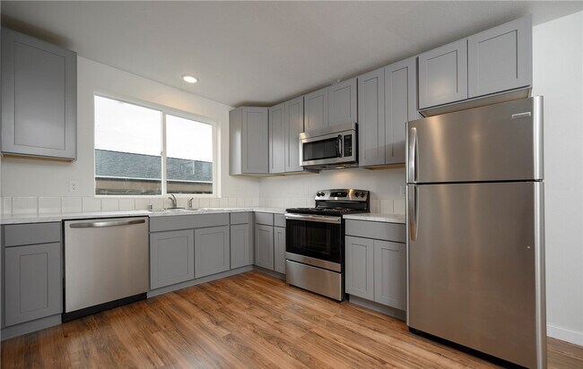 Building Photo - 211 Park Ave N