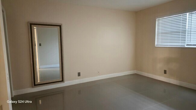 Building Photo - 8000 S Colony Cir