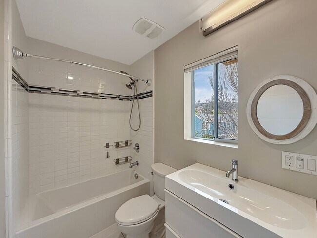 Building Photo - SD: Stunning 3BD/3.5BA Townhome in Ocean Beach with 2-Car Garage, Private Balcony & In-Unit Laundry