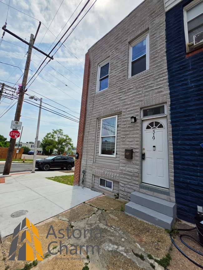 Building Photo - 3 Bedroom End Unit with Finished Basement and Fenced Yard on E 28th Street