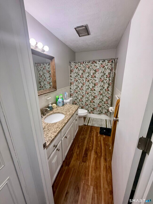 Building Photo - 527 Hilliard St