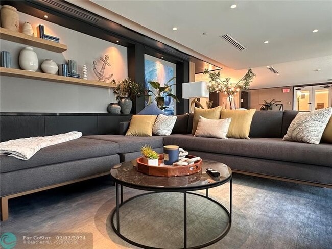 Building Photo - 1010 Seminole Dr