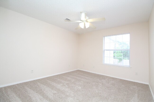 Building Photo - 2BR/2BA End Unit in West Pensacola – Pet F...