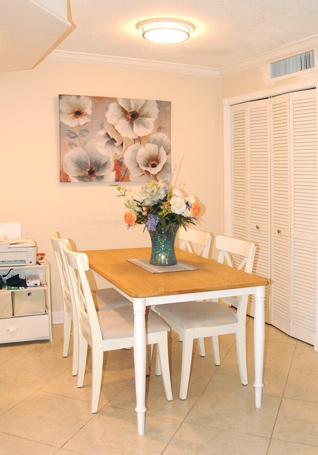 Building Photo - 3216 NE 13th St