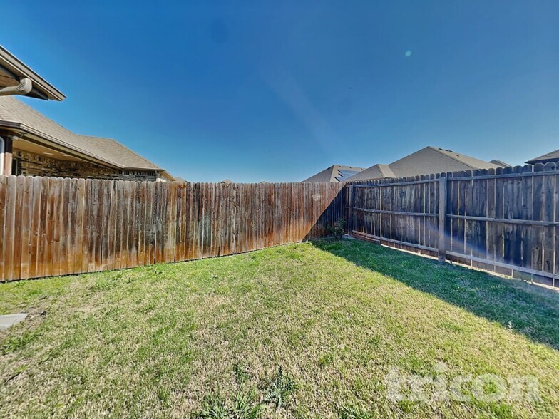 Building Photo - 210 Morning Glory Pl