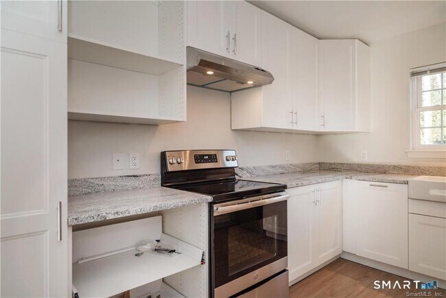 Building Photo - 77 Lyme St