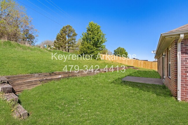 Building Photo - This home is the perfect choice for you in Elkins!