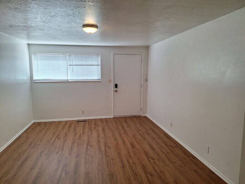 Building Photo - 1110 S Graff Cir