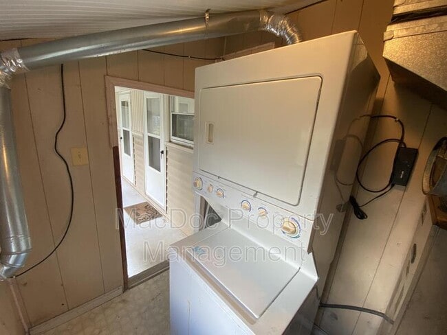 Building Photo - 1012 Julian Dr