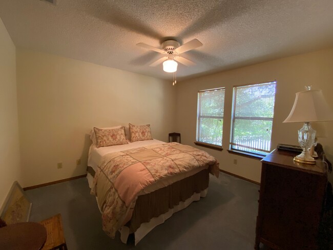 Building Photo - 5943 Cape Coral Dr