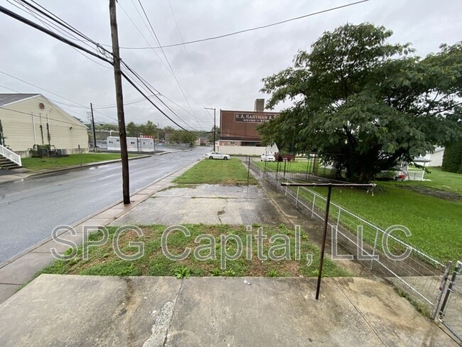 Building Photo - 297 2nd St