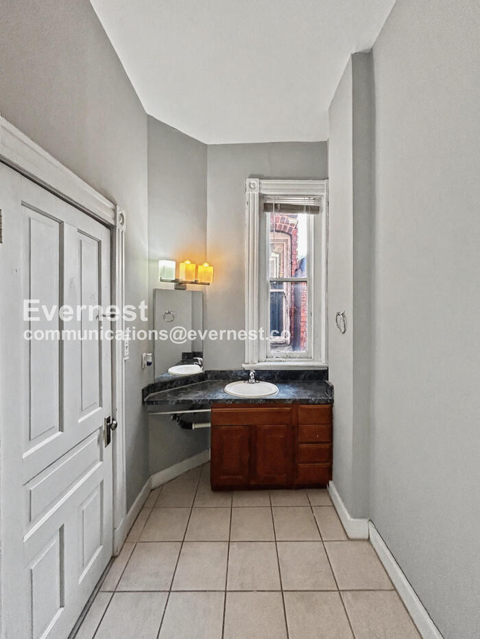 Building Photo - 2034 W Grace St