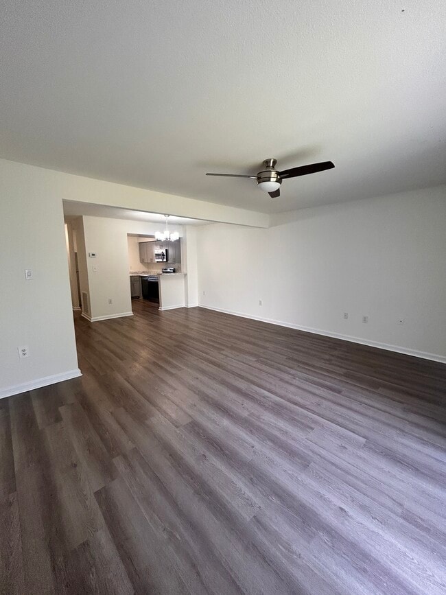 Building Photo - 1121 Fords Pointe Cir