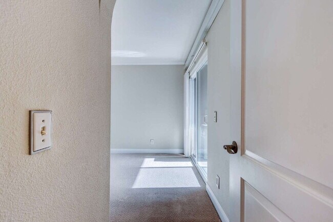 Building Photo - Ocean Views – Beachside Living