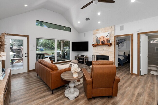 Building Photo - 120 Excalibur Cir