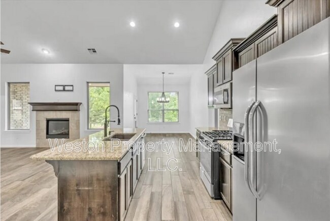 Building Photo - 8651 Overlook Dr