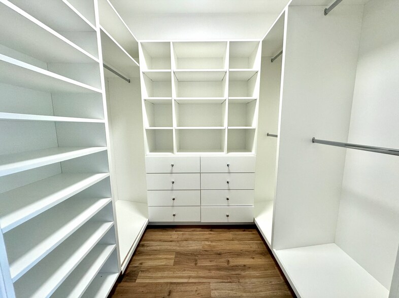 Building Photo - 1930 S Beverly Glen Blvd