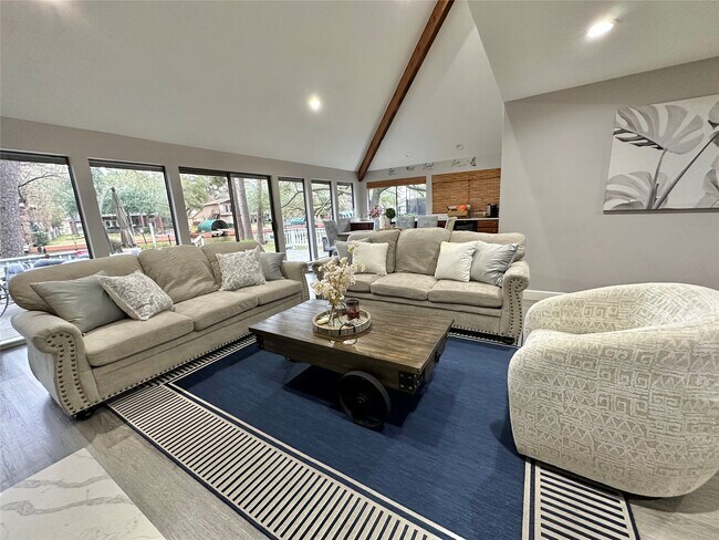 Building Photo - 3007 Willowbend Rd