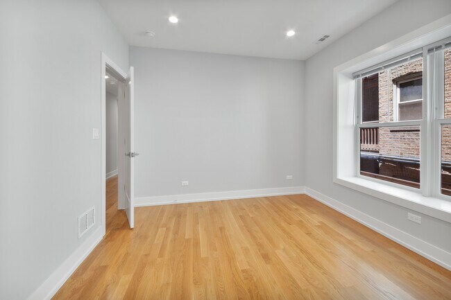 Building Photo - 4626 N Ashland Ave