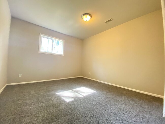 Building Photo - 3 Bedroom Home in Gary