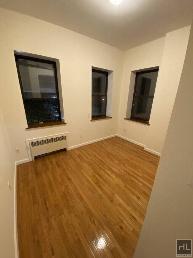 Building Photo - THATFORD AVENUE