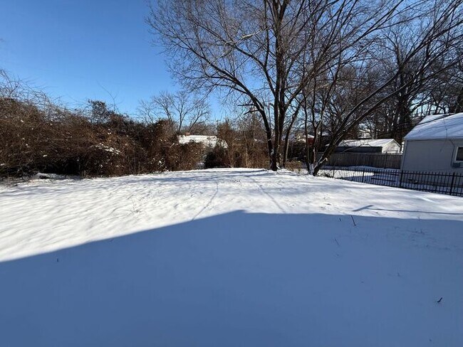 Building Photo - Beautiful 2 Bedroom 1 Bathroom in Kansas City!