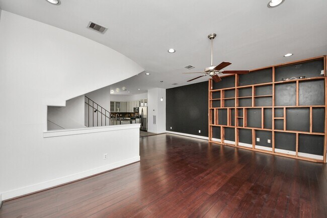 Building Photo - 2911 Chartres St